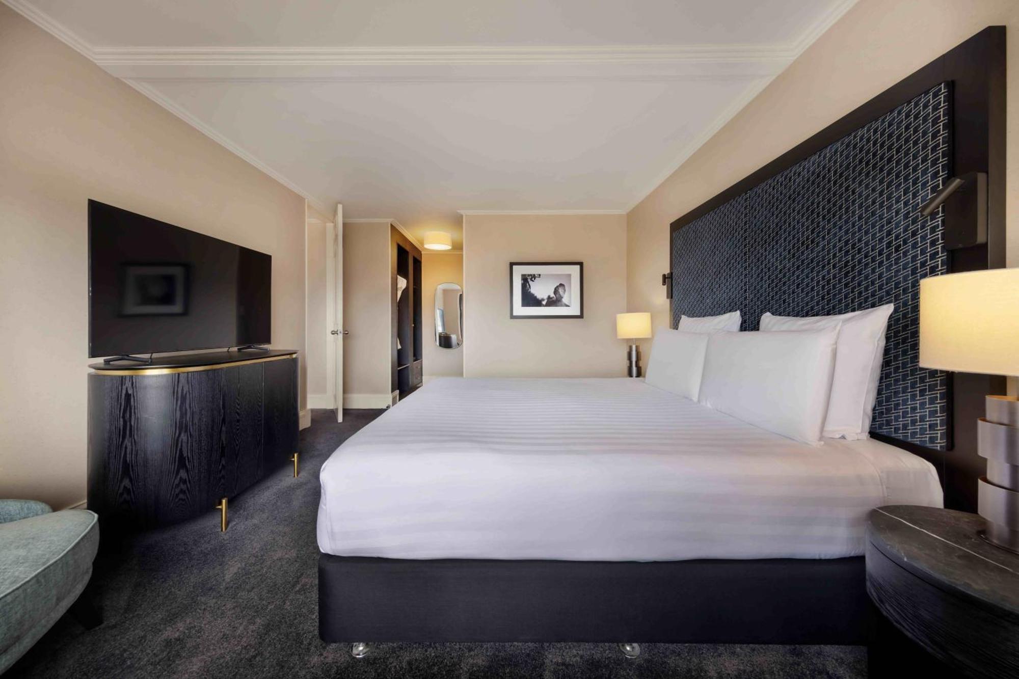 Pullman Auckland Hotel&Apartments Bagian luar foto A bedroom at the hotel